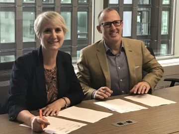 From left to right, Dr. Lyne Sauvageau, IRSST president and CEO, and Dr. Peter Smith, IWH president and senior scientist