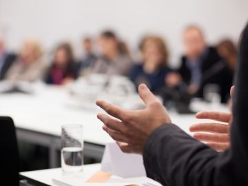 presentation_hand_audience Thumbnail