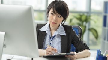 office_computer_woman_learning Thumbnail